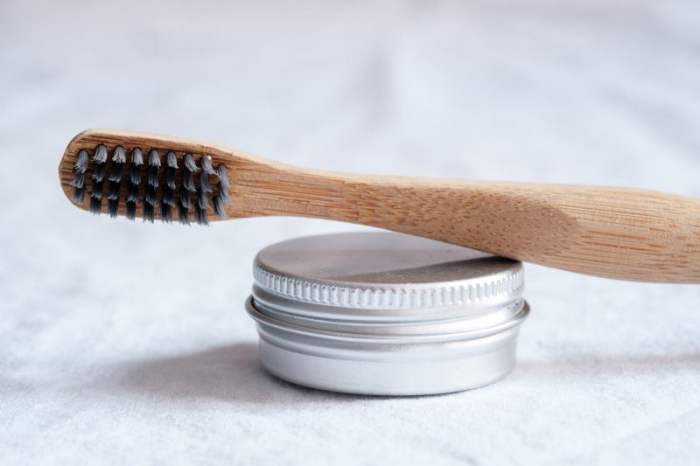 Clean Oral Care: Natural Toothpastes and Mouthwashes